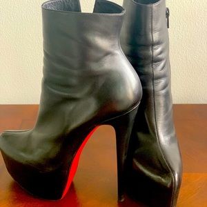 Christian Louboutin
Black Daff Platform Booties